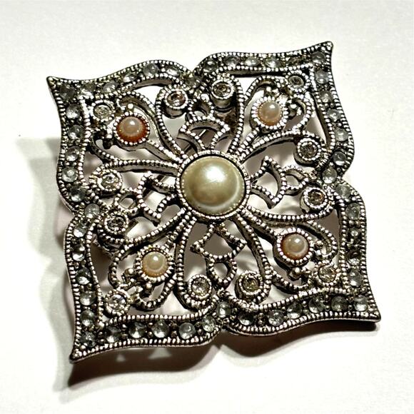 Silver filigree style brooch square faux pearls ornate vintage Edwardian look - Picture 2 of 5